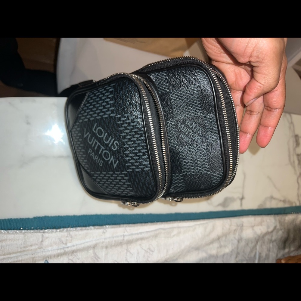 2021 Louis Vuitton Mens Messenger Bag - Picture 5 of 9